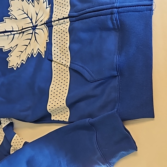 Toronto Leafs Peepin & Creepin Hoodie - Picture 4 of 12